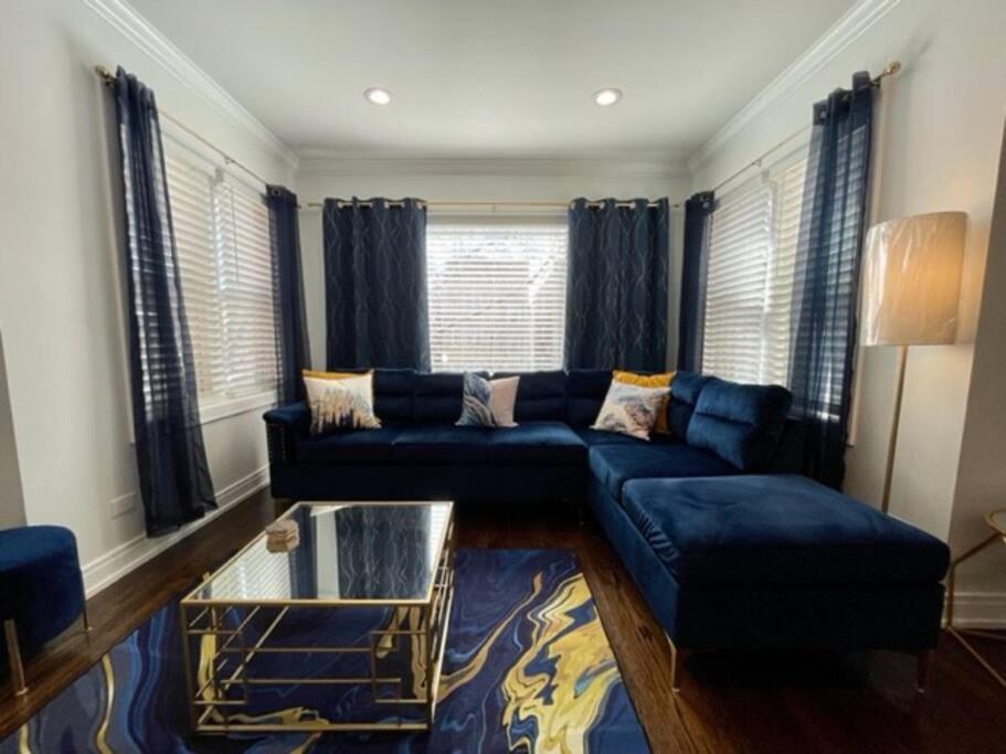 The Blue Golden Luxury Modern 3- Bedroom Apartment In Chicago Exterior photo
